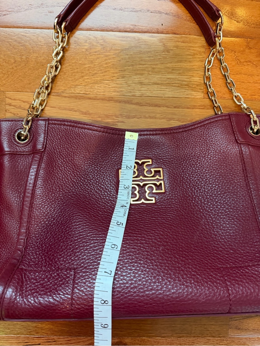 Tory Burch Burgundy Leather Shoulder purse with Gold Chain - Picture 4 of 9